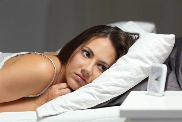 Những người thường tự nhiên thức dậy vào sáng sớm có thể do máu cung cấp cho cơ tim không đủ, ảnh hưởng đến quá trình cung cấp máu lên não, khiến não dễ bị hưng phấn và dễ bị tỉnh. Hãy cẩn trọng khi có dấu hiệu này, tốt nhất là nên khám tổng thể để loại trừ các bệnh nguy hiểm.