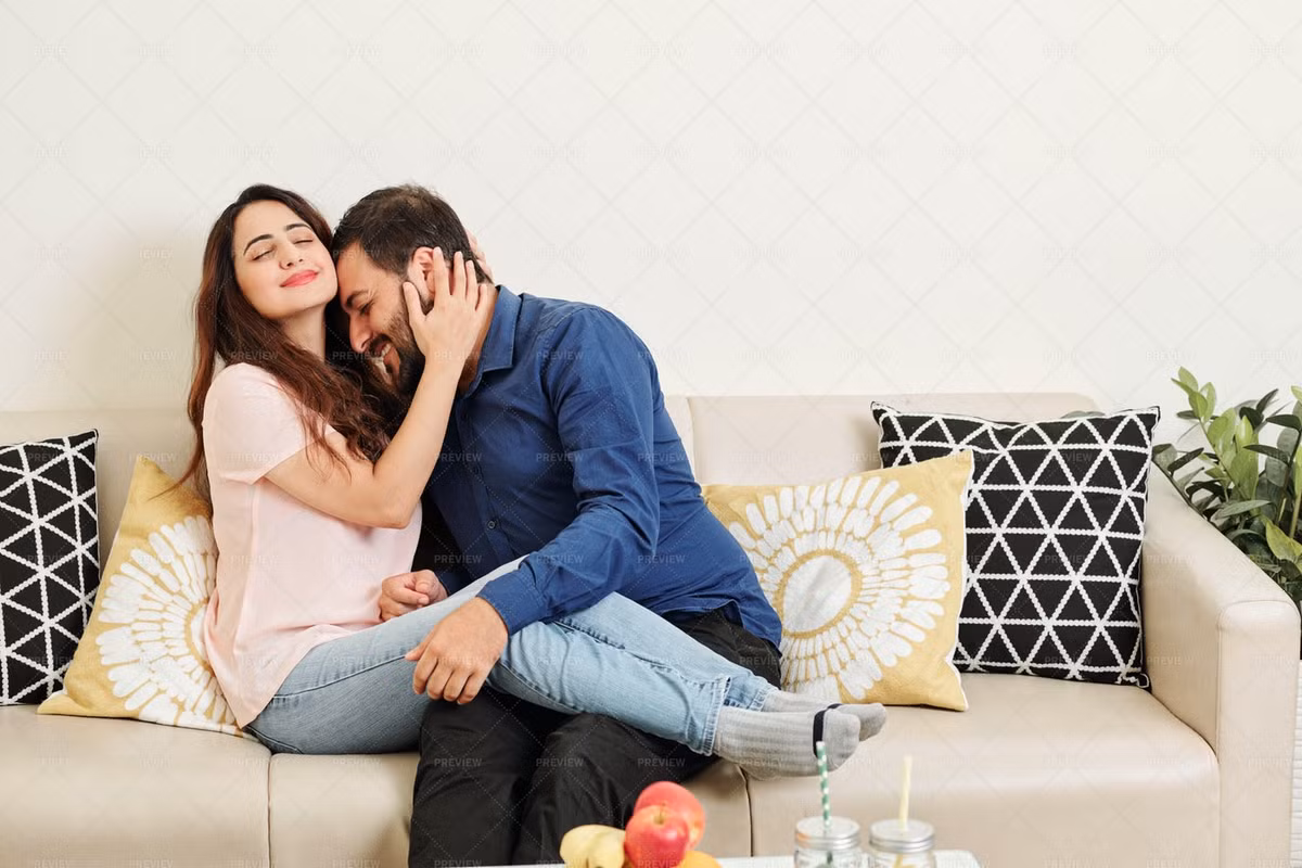 Quan trọng là phải thảo luận rõ ràng về những điều cả hai thích và không thích để đảm bảo rằng bạn và vợ/chồng của bạn không bị gượng ép.