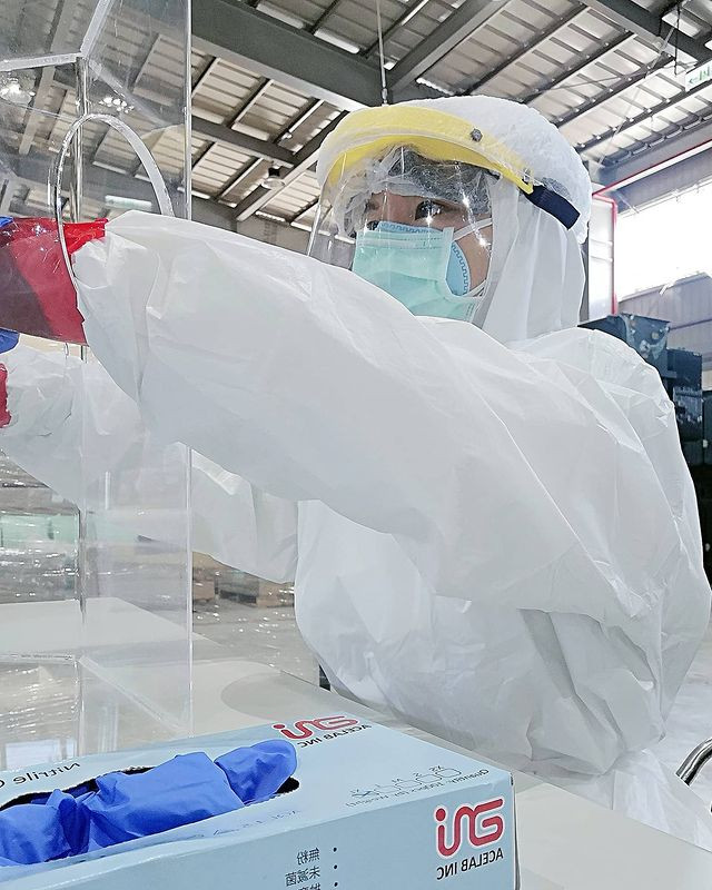 Thời gian gần đây, Lục Phì Nhi đang hết sức bận rộn, cô nàng xung phong ra tuyến đầu trong công tác phòng chống dịch bệnh COVID-19. Tuy vất vả, khổ cực nhưng nữ bác sĩ không một lời kêu than, ngược lại còn luôn động viên mọi người cùng nhau cố gắng.