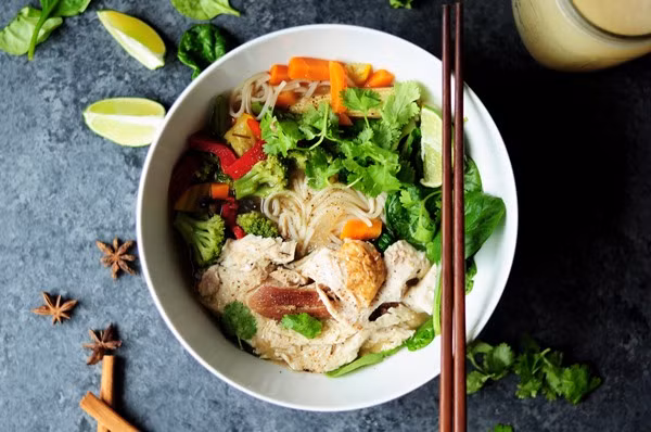 2. Tốt cho sức khỏe tim mạch: Các nghiên cứu đã chỉ ra rằng những con chuột ăn hạt rau mùi có thể làm giảm cholesterol mật độ thấp (LDL-C) và tăng cholesterol mật độ cao (HDL-C), thêm vào đó rau mùi cũng có tác dụng lợi tiểu, có thể giúp bài tiết natri và giảm huyết áp.