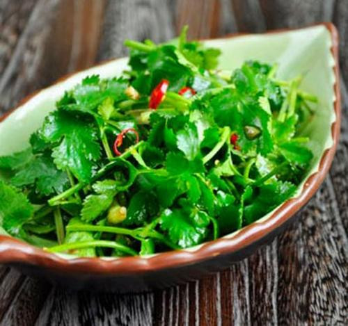 Nếu bạn không quá chán ghét mùi của loại rau này, hãy cân nhắc những lợi ích trên mà bổ sung rau mùi vào khẩu phần ăn của mình một cách hợp lý nhé, nó sẽ giúp ích cho sức khỏe của bạn khá nhiều đấy.