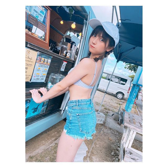 Theo tìm hiểu, Nashiko Momotsuki có kỹ năng chơi bóng rổ rất tốt. Cô chơi bóng rổ từ nhỏ, bắt đầu từ thời tiểu học. Trong lúc chụp ảnh tại sân bóng rổ, Nashiko Momotsuki đã thử lại các kỹ năng của mình và ghi điểm ngay lập tức.