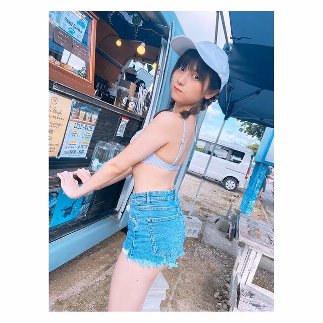 Theo tìm hiểu, Nashiko Momotsuki có kỹ năng chơi bóng rổ rất tốt. Cô chơi bóng rổ từ nhỏ, bắt đầu từ thời tiểu học. Trong lúc chụp ảnh tại sân bóng rổ, Nashiko Momotsuki đã thử lại các kỹ năng của mình và ghi điểm ngay lập tức.