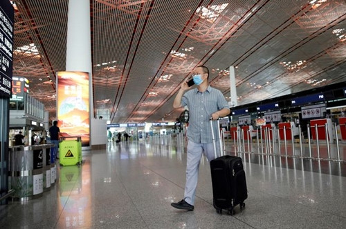 Bien the Delta lay kinh khung, cham vao thang cuon cung co the nhiem?