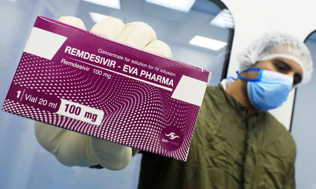 Remdesivir thuộc nhóm thuốc kháng virus hoạt động bằng cách ức chế sự nhân lên của virus, khiến chúng không thể sinh sôi trong cơ thể. Thuốc được dùng dưới dạng tiêm truyền tĩnh mạch dùng để điều trị COVID-19 ở người lớn, trẻ em trên 12 tuổi và nặng ít nhất 40 kg cần phải nhập viện.