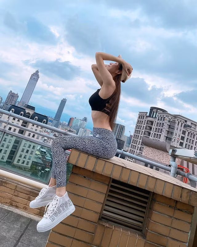 Trên trang Instagram cá nhân của nữ diễn viên, đông đảo người hâm mộ cho rằng Dao Dao xứng đáng với danh xưng biểu tượng gợi cảm trong làng giải trí xứ Đài.