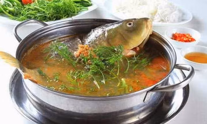  Cá âm dương là món ăn có xuất xứ ở Đài Loan và phổ biến ở một số tỉnh của Trung Quốc. Gọi là cá âm dương ý chỉ con cá phải nửa sống nửa chết khi lên đĩa.