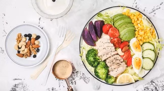 Trong thời đại chỉ gầy mới đẹp, nhiều người nỗ lực giảm cân. Muốn giảm cân thành công, họ buộc phải kiểm soát chuyện ăn uống và tăng cường tập luyện.