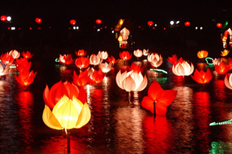 Thứ nhất, tuyệt đối không được đi bơi, đặc biệt là ở những vùng sông suối thiên nhiên hoang dã. Rất nhiều người cho rằng, nếu đi bơi trong tháng 7 cô hồn thì rất dễ bị "đổi mạng" với những người chết đuối.