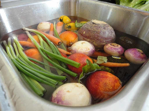 3 bước rửa rau quả trái cây đúng cách loại bỏ sạch vết bẩn - Hình 4 3 buoc rua rau qua trai cay dung cach loai bo sach vet ban-Hinh-4