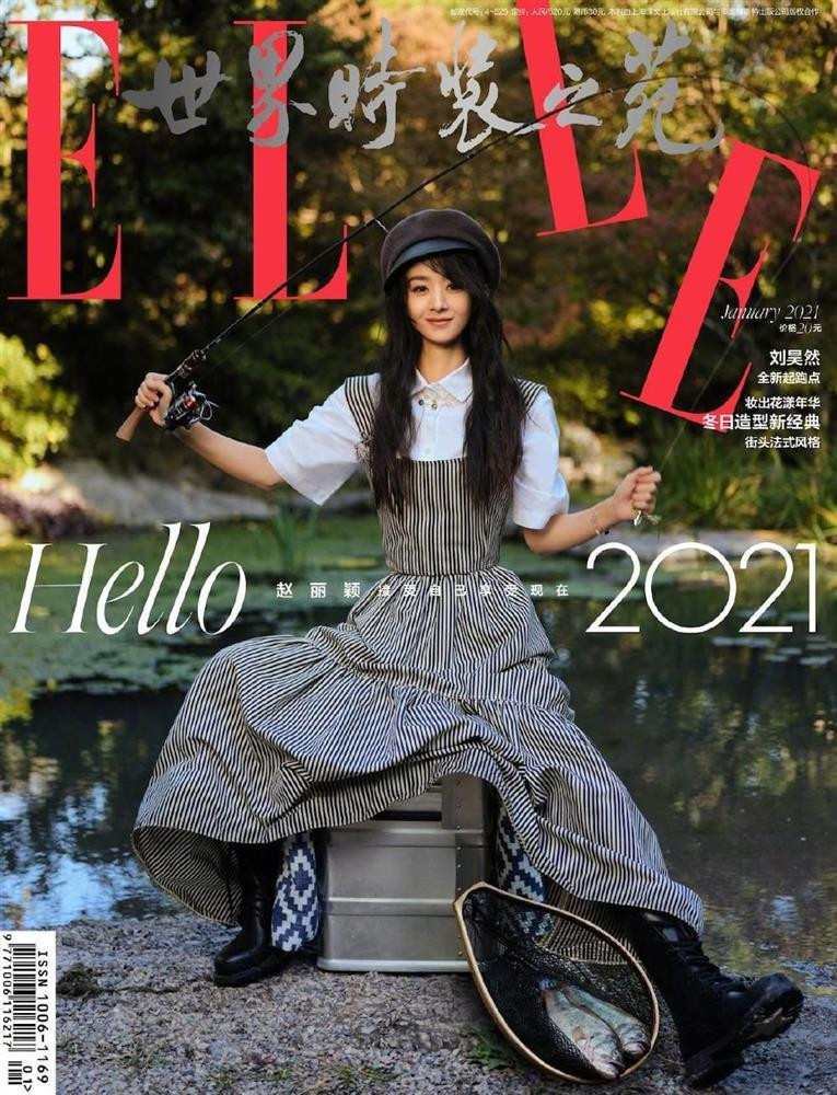 Triệu Lệ Dĩnh từng khiến người hâm mộ ngán ngẩm với phong cách tóc tai rối bời, mặt mũi nhợt nhạt trên ELLE. Chắc hẳn không ai tin được nữ diễn viên đang khoác lên mình chiếc váy của Dior.