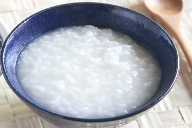 Vì vậy, có thờ có thiêng, có kiêng có lành, tốt nhất bạn không nên ăn cháo trắng trong.