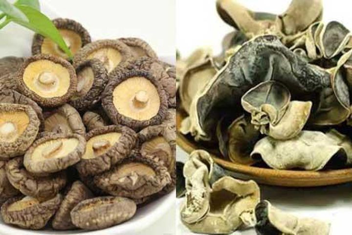 Nấm sấy khô: Nấm sấy khô để được lâu nhưng không có nghĩa là vô thời hạn. Thực tế, thời gian bảo quản tốt nhất của nấm khô chỉ từ 12-24 tháng sau đó chất lượng sẽ giảm dần. Trước đó, nấm sấy khô cũng phải được bảo quản tốt để nấm không bị hư hỏng do vi khuẩn, nấm mốc, động vật, côn trùng.