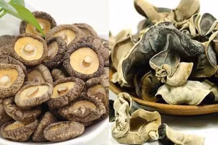 Nấm sấy khô: Nấm sấy khô để được lâu nhưng không có nghĩa là vô thời hạn. Thực tế, thời gian bảo quản tốt nhất của nấm khô chỉ từ 12-24 tháng sau đó chất lượng sẽ giảm dần. Trước đó, nấm sấy khô cũng phải được bảo quản tốt để nấm không bị hư hỏng do vi khuẩn, nấm mốc, động vật, côn trùng.