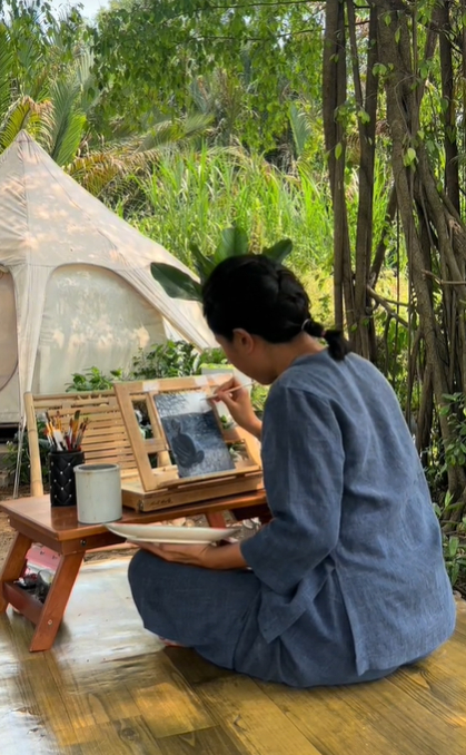 Điều đặc biệt ở Uyên Pu là sự dũng cảm đối mặt với mọi khủng hoảng cá nhân. Cô không ngại chia sẻ câu chuyện đời mình, nhấn mạnh rằng: "Hạnh phúc không đến từ những thứ hào nhoáng bên ngoài, mà từ sự bình an bên trong."(Ảnh: Phụ nữ mới)