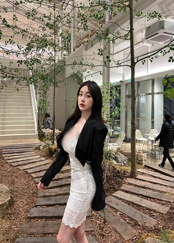 Ngoài làm game thủ, Sejin Ming còn là một người mẫu nội y. (Ảnh: Instagram Sejin Ming)