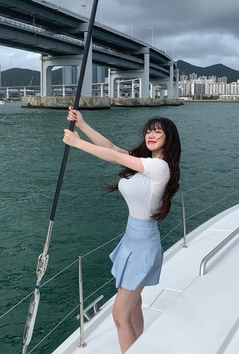 Sở hữu vòng một "khủng", Sejin Ming mặc kín đáo cũng được nhận xét là sexy. (Ảnh: Instagram Sejin Ming)