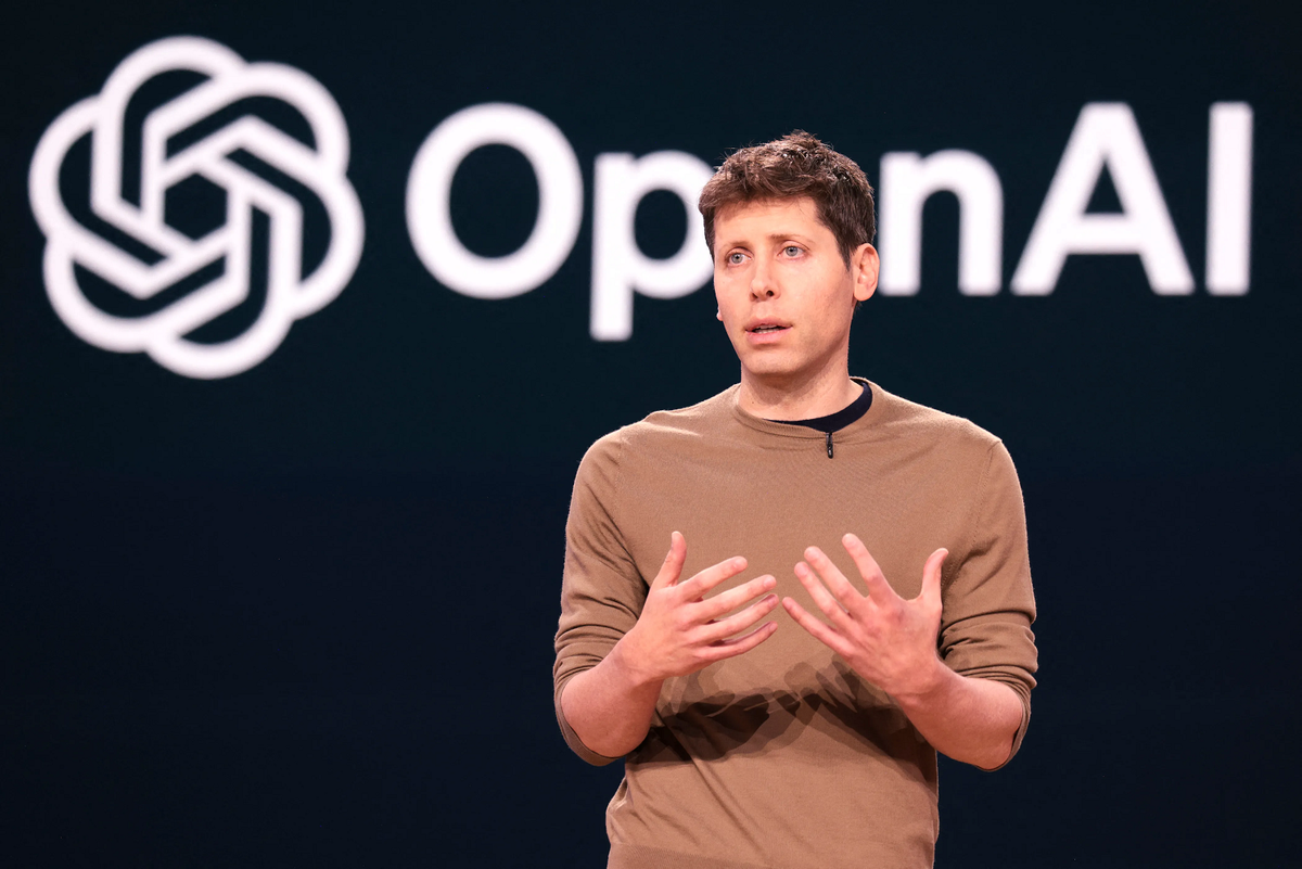 Vụ kiện diễn ra khi Sam Altman đang ở đỉnh cao sự nghiệp. Sau khi ra mắt ChatGPT vào cuối năm 2022, Altman đã trở thành một trong những nhân vật ảnh hưởng nhất ngành công nghệ AI. OpenAI hiện có giá trị định giá đến 157 tỷ USD, trong khi tài sản cá nhân của Altman ước tính lên đến hơn 2 tỷ USD. (Ảnh: Deadline)