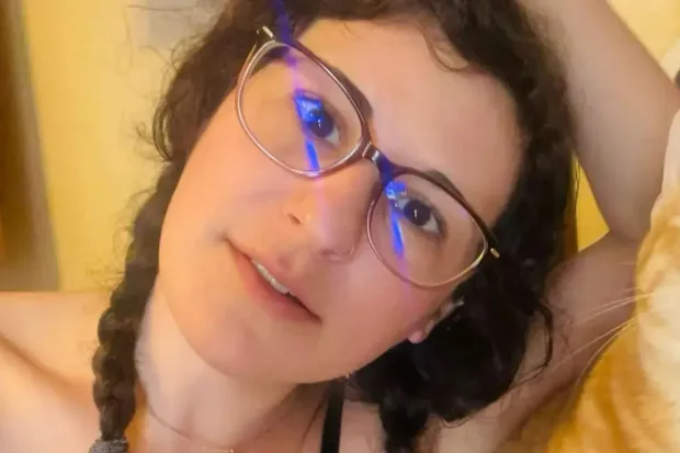 Gia đình còn đề cập đến tình trạng sức khỏe tâm thần của Ann, cho biết cô “từ chối các phương pháp điều trị thông thường” và thường “trút giận lên các thành viên gia đình”. Điều này đắt dấu hỏi về độ tính chính xác trong lời tuyên bố của Ann. (Ảnh: The US Sun)