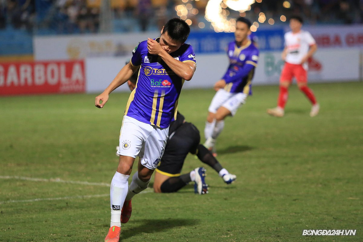 Bộ kỹ năng của anh không chỉ giúp ích cho CLB Hà Nội mà còn góp phần lớn vào thành công của đội tuyển quốc gia. (Ảnh: Bong da 24h)