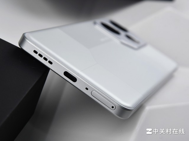 Với mức giá chỉ 10 triệu đồng, Realme Neo 7 mang lại giá trị vượt mong đợi khi cân bằng tốt giữa hiệu năng, pin và trải nghiệm sử dụng. (Ảnh: cellphones)