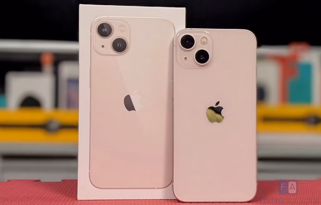 Hiện tại, giá iPhone 13 giảm còn 12,59 triệu đồng cho bản 128GB, phù hợp với người dùng muốn sở hữu iPhone với mức giá hợp lý. (Ảnh: FoneArena.com)