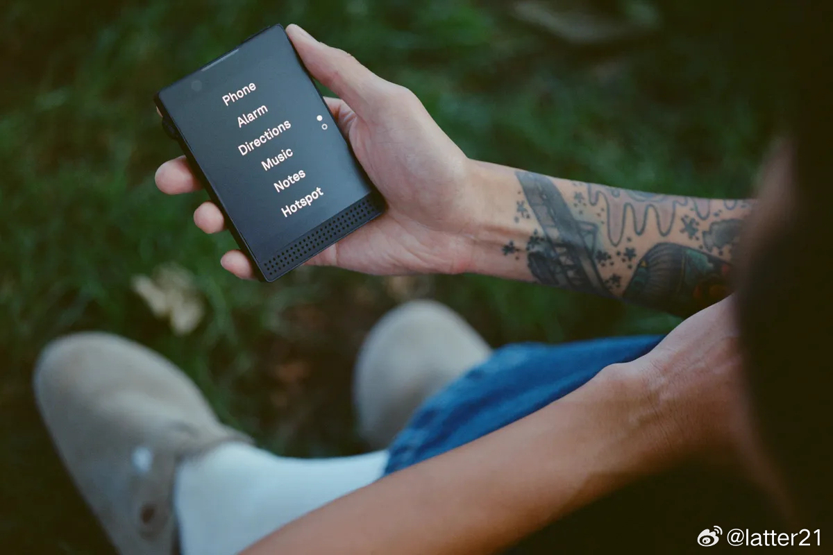 Hãng đặt mục tiêu loại bỏ tối đa nguồn cấp dữ liệu, không tích hợp email, mạng xã hội, trình duyệt web hoặc trí tuệ nhân tạo (AI). (Ảnh: CellphoneS)