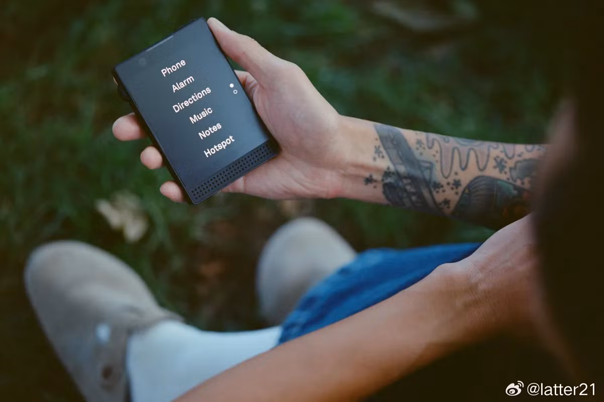 Hãng đặt mục tiêu loại bỏ tối đa nguồn cấp dữ liệu, không tích hợp email, mạng xã hội, trình duyệt web hoặc trí tuệ nhân tạo (AI). (Ảnh: CellphoneS)