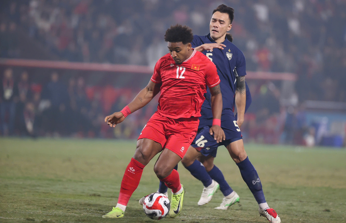 Nhìn chung, Nguyễn Xuân Son không chỉ là một cầu thủ xuất sắc trong thực tế mà còn là một ngôi sao sáng giá trong thế giới ảo của Football Manager. Bộ kỹ năng toàn diện của anh khiến anh trở thành một cầu thủ quan trọng, không thể thiếu trong đội hình bất kỳ người chơi nào muốn xây dựng một đội bóng mạnh mẽ tại Đông Nam Á. (Ảnh: Dân Việt)