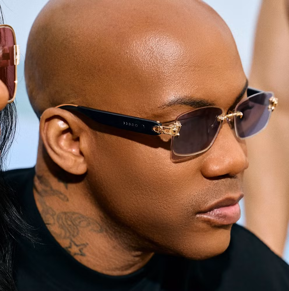 Kính sử dụng công nghệ tinh thể lỏng linh hoạt, phù hợp với mọi môi trường ánh sáng từ trong nhà đến ngoài trời. (Ảnh: Chamelo)