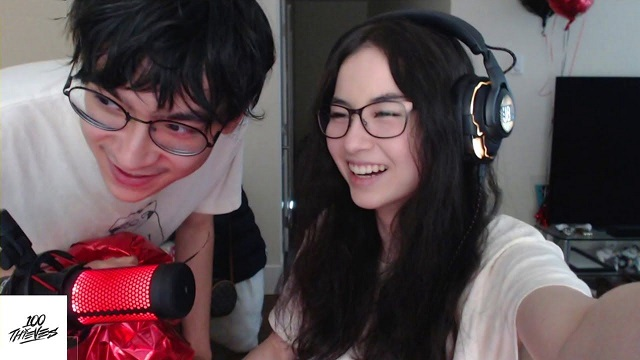 Lịch stream không đều, nhưng mỗi lần lên sóng, fan thường được "bonus" bởi sự xuất hiện của TenZ.(Ảnh: motgame.vn)