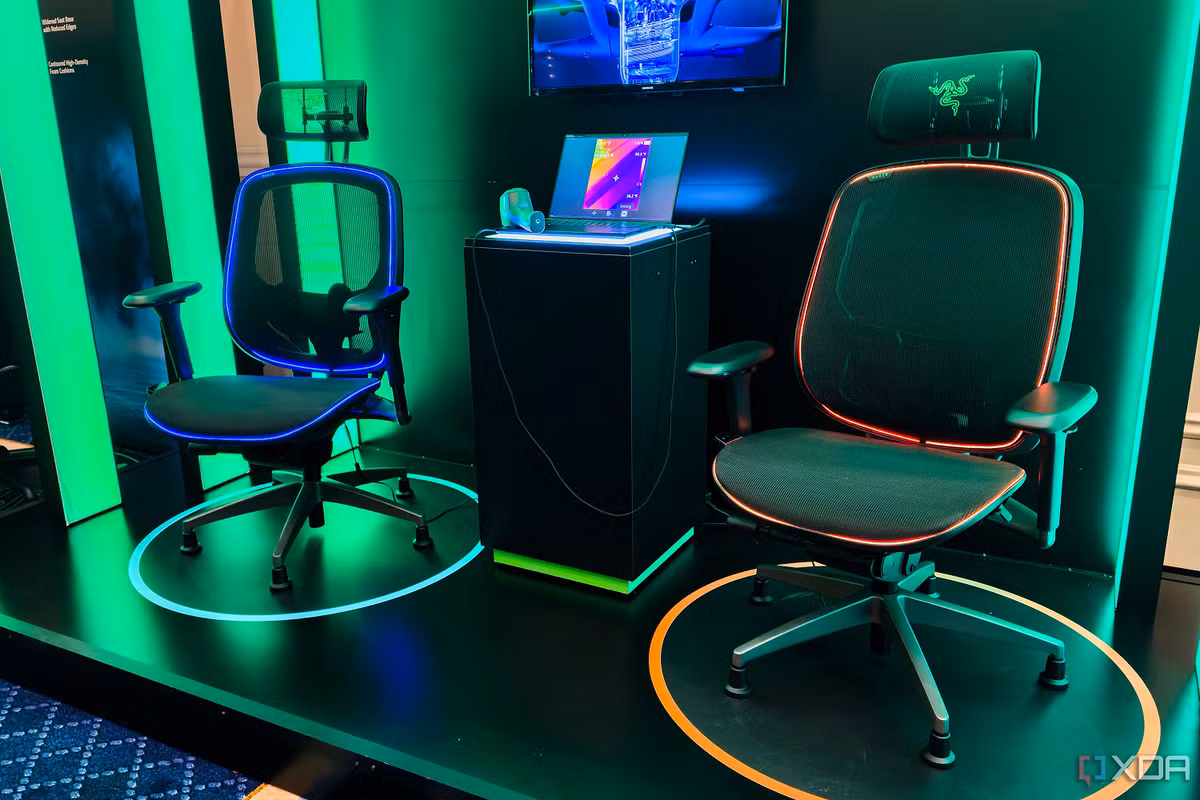 1. Tại triển lãm điện tử CES 2025, Razer giới thiệu ghế chơi game Project Arielle với hệ thống điều hòa nhiệt độ tích hợp quạt và sưởi ấm. (Ảnh: XDA Developers)