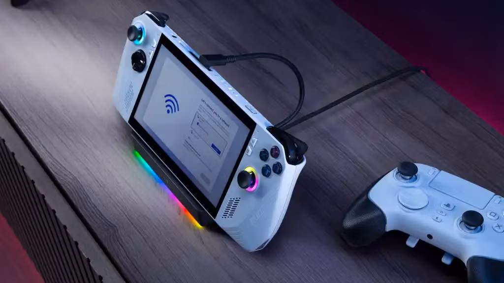 4. Razer Handheld Dock Chroma biến smartphone, tablet hoặc máy game thành thiết bị để bàn với khả năng cấp nguồn 100 W. (Ảnh: PC World)