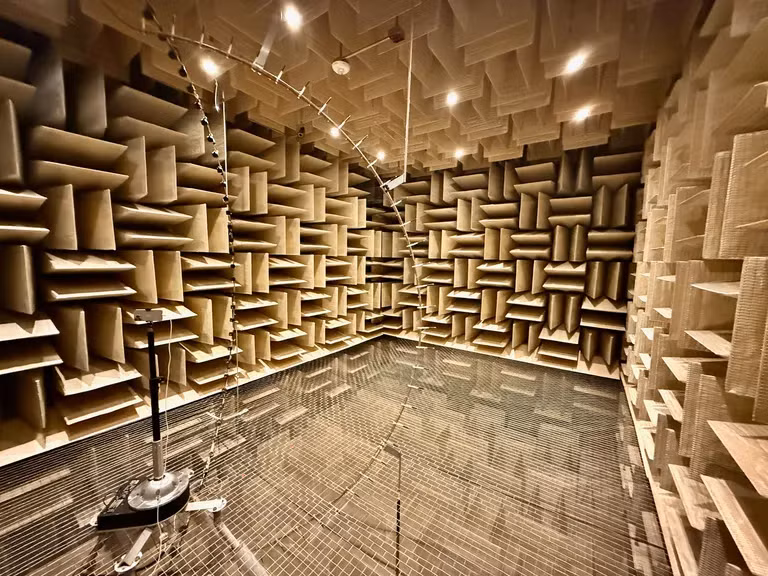 iPhone 16 Pro được thiết kế với 4 micro nhỏ gọn, mô phỏng chất lượng âm thanh của micro chuyên nghiệp.(Ảnh: MSN)