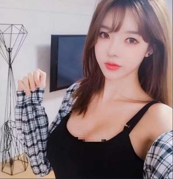 3. Ah Yeong - Hot girl của Liên Minh Huyền Thoại: Ah Yeong là nữ streamer nổi bật trong cộng đồng Liên Minh Huyền Thoại. Với vẻ ngoài dễ thương kết hợp cùng vóc dáng gợi cảm, cô thu hút hàng trăm nghìn người theo dõi mỗi ngày. (Ảnh: Gamek)