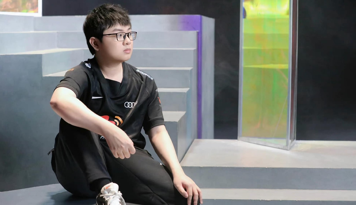 1. Trong danh sách những tuyển thủ Esports thành công nhất làng game Việt, SofM chắc chắn là cái tên phải được nhắc đến đầu tiên. SofM là ngôi sao Liên Minh Huyền Thoại Việt Nam, nổi bật với kỹ năng đi rừng xuất sắc và thành tích Á quân CKTG 2020. (Ảnh: ONE Esports Vietnam)