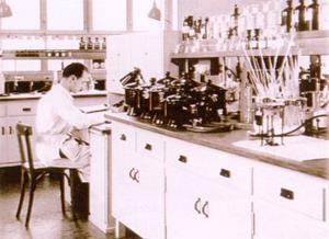 Hofmann trải nghiệm những hình ảnh ảo giác khi tiếp xúc với chất LSD-25. Ban đầu kỳ vọng ứng dụng trong y học, nhưng LSD bị lạm dụng và trở thành chất cấm.(Ảnh:Chemistry World)