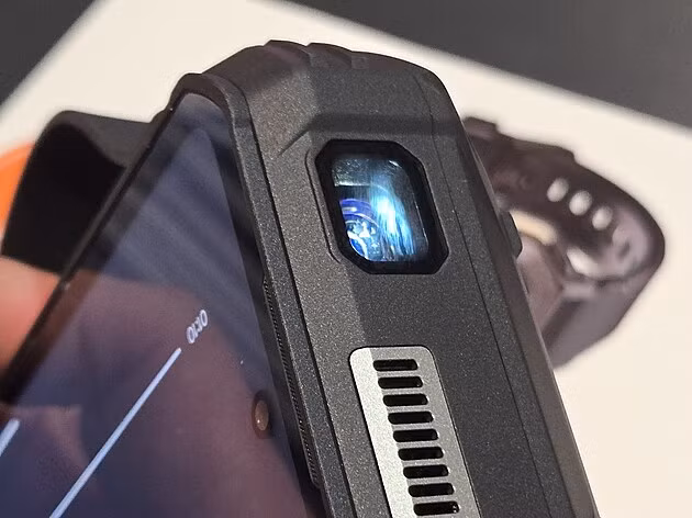 Dù không phải là lựa chọn chính cho sử dụng hàng ngày, đây là thiết bị sáng tạo phục vụ đối tượng đặc thù. (Ảnh: iDNES.cz)