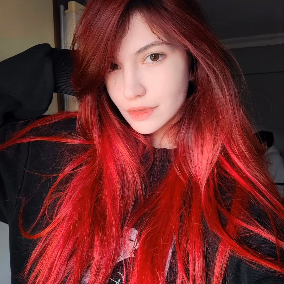 Cộng đồng LMHT Trung Quốc đã “khai quật” được một nữ game thủ cực kỳ xinh đẹp có tên Sylchasie. Cô nàng hiện được người hâm mộ ưu ái mệnh danh là “Thần tiên muội muội” khi sở hữu nhan sắc được ví như búp bê sống. (Ảnh: instagram)