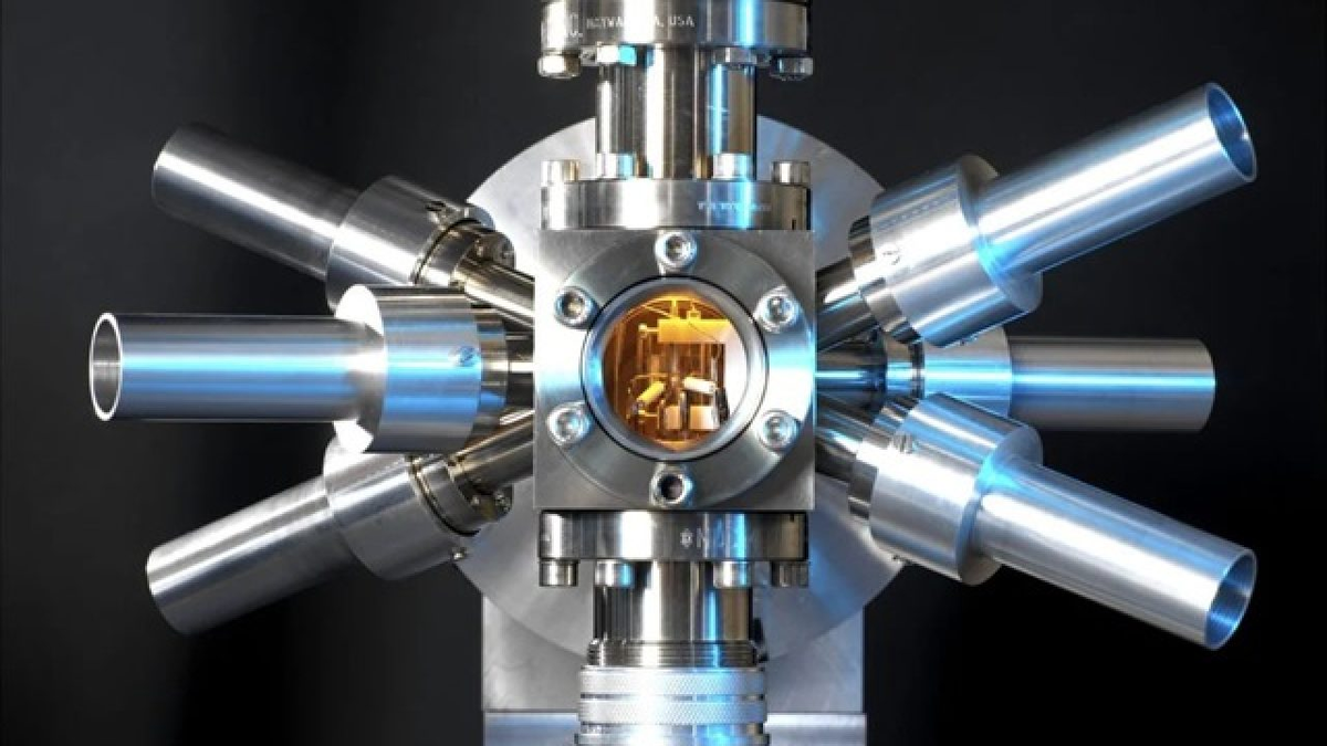 Với độ bền cao, đồng hồ nguyên tử có thể hoạt động trong những điều kiện khắc nghiệt như va đập mạnh, địa hình gồ ghề, và môi trường nhiệt đới. Độ chính xác đạt tới mức ý tưởng: sai lệch chỉ 1/5.000 tỷ giây. (Ảnh: Sri Lanka Guardian)