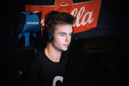 Anh là biểu tượng hoàn hảo của sự kết hợp giữa tài năng và sức hút trong làng eSports.(Ảnh: Liquipedia)