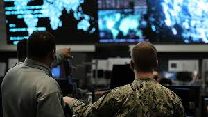 5. Thu thập thông tin tình báo bằng AI: AI giúp thu thập và phân tích dữ liệu tình báo với tốc độ cực nhanh, nhưng cũng làm gia tăng nguy cơ vi phạm quyền riêng tư và tự do dân sự. (Ảnh: CDO Magazine)