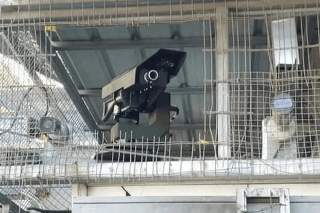 1. Súng máy tự động: AI được sử dụng để điều khiển súng máy tự động tại các khu vực xung đột như Bờ Tây và Dải Gaza. Những khẩu súng này có thể theo dõi và bắn mục tiêu mà không cần mệnh lệnh trực tiếp từ con người, làm dấy lên lo ngại về nguy cơ sát thương dân thường. (Ảnh: reddit)