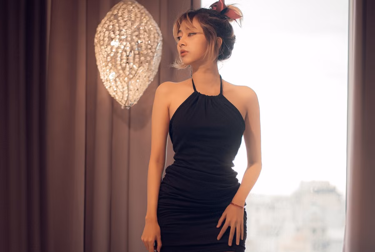 Nổi lên với vai trò là nữ trọng tài VCS 2020 (League of Legends Vietnam Championship Series - Giải vô địch thể thao điện tử Liên Minh Huyền Thoại Việt Nam), Mecury Nguyen ghi điểm nhờ ngoại hình xinh đẹp. (Ảnh: Gamek)