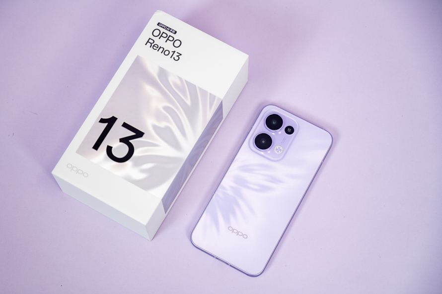 OPPO Reno13 Series là sự kết hợp hoàn hảo giữa thời trang và công nghệ. Với thiết kế tinh tế, chất lượng hoàn thiện xuất sắc và tính năng tiên tiến, Reno13 Series sẽ là sự lựa chọn lý tưởng cho những ai tìm kiếm một chiếc smartphone không chỉ mạnh mẽ về hiệu năng mà còn về tính thẩm mỹ. Nếu bạn đang tìm kiếm một sản phẩm thể hiện phong cách và đẳng cấp, Reno13 Series chắc chắn là lựa chọn không thể bỏ qua trong năm 2025.(Ảnh: itheat)