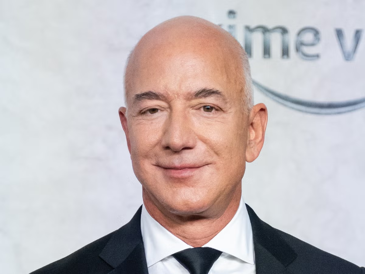 Các tỷ phú công nghệ như Jeff Bezos, Sam Altman và Peter Thiel đang đầu tư hàng tỷ USD vào nghiên cứu trường thọ, biến đây thành ngành kinh doanh trị giá 25 tỷ USD. (Ảnh: Biography)