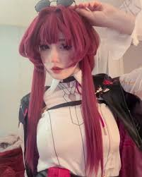 Đây không phải lần đầu strawbemee làm dậy sóng cộng đồng mạng. Trước đó, cô đã thực hiện nhiều màn cosplay thành các nhân vật nổi tiếng khác trong Genshin Impact, mỗi lần đều nhận được sự tán dương nhiệt liệt từ người hâm mộ. (Ảnh: IG)