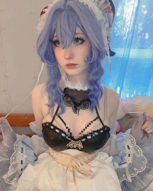 Với sự đầu tư kỹ lưỡng từ trang phục đến đạo cụ, strawbemee đã khẳng định tài năng và sự đam mê của mình qua từng khung hình.(Ảnh: Gamek)