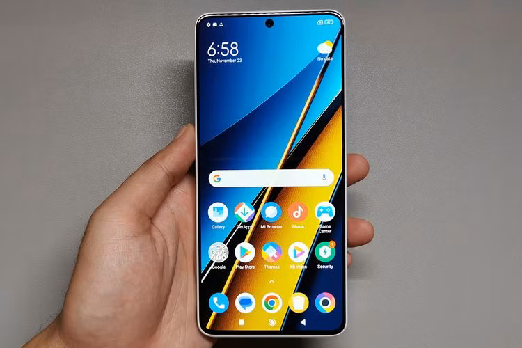 Màn hình OLED 6.67 inch, độ phân giải 1220 x 2712 pixel, tốc độ 120Hz, cho trải nghiệm hình ảnh mượt mà, sắc nét.(Ảnh: kompas.com)