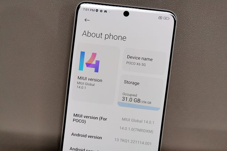 Thiết kế có cảm biến vân tay, gia tốc kế, con quay hồi chuyển, và màu sắc đa dạng: xanh dương, đen, trắng.(Ảnh: kompas.com)